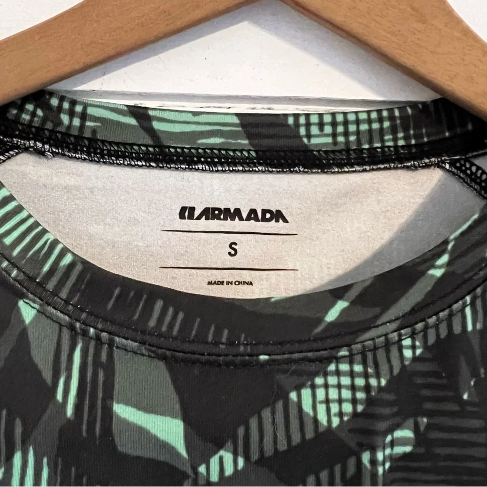 Armada Palm Long Sleeve Athletic Top. Size Small. - Picture 3 of 10